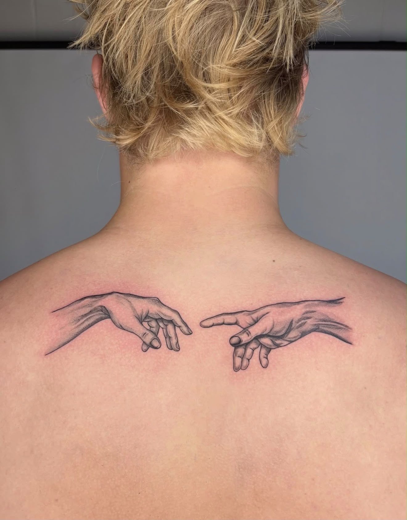 Fine line tattoo van Polli — Fempire Tattoo Studio